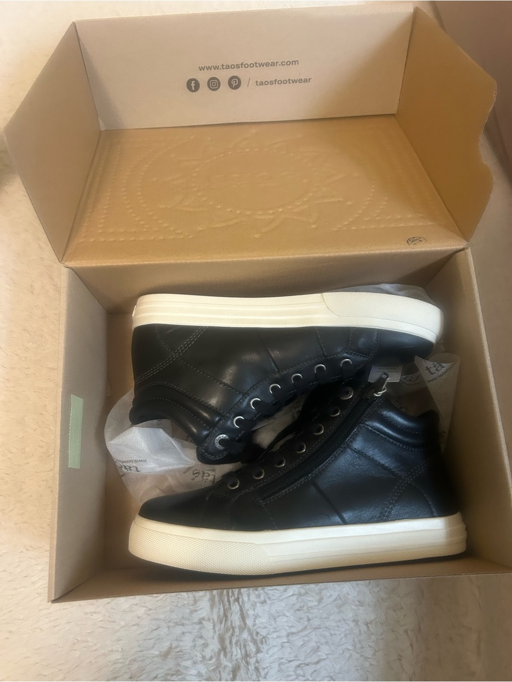 Taos Footwear Women’s Black Leather High-Top Sneakers with White Soles NWT